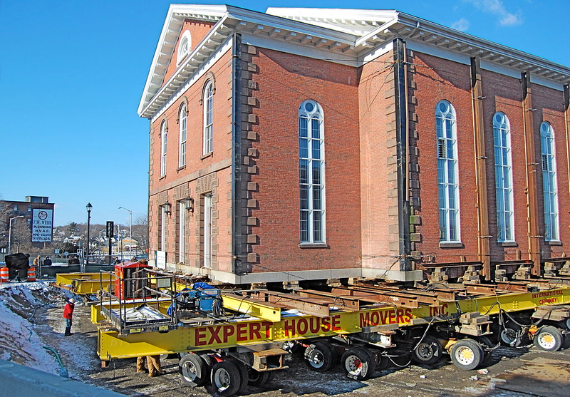 Illustration for article titled Unbelievable Photos of the Most Challenging Structural Relocations Ever